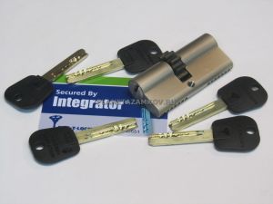 Заказать Цилиндровый механизм Mul-t-lock Integrator 38/33 ключ/ключ (Израиль)  с установкой специалистами компании «Планета Замков»