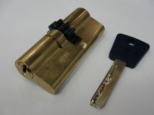 Цилиндровый механизм MUL-T-LOCK 7*7 43/33 ключ/ключ(Израиль) купить в интернет-магазине «Планета Замков» за 1700 руб. в Москве