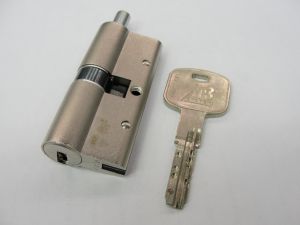 Цилиндр CISA RS3 S 35-45 ключ/вертушка(Италия) купить в интернет-магазине «Планета Замков» за 6200 руб. в Москве